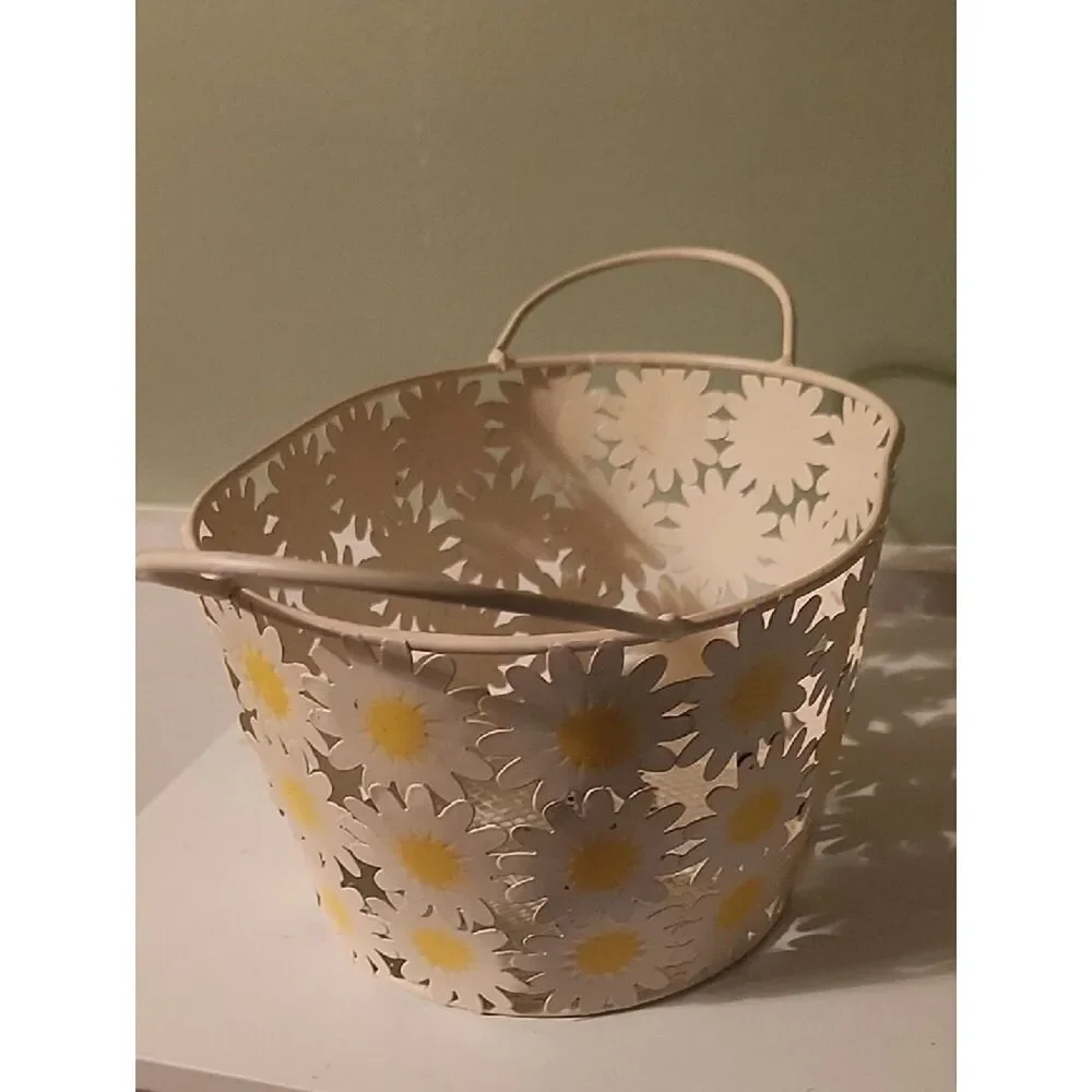 Metal Daisy Basket with Handles